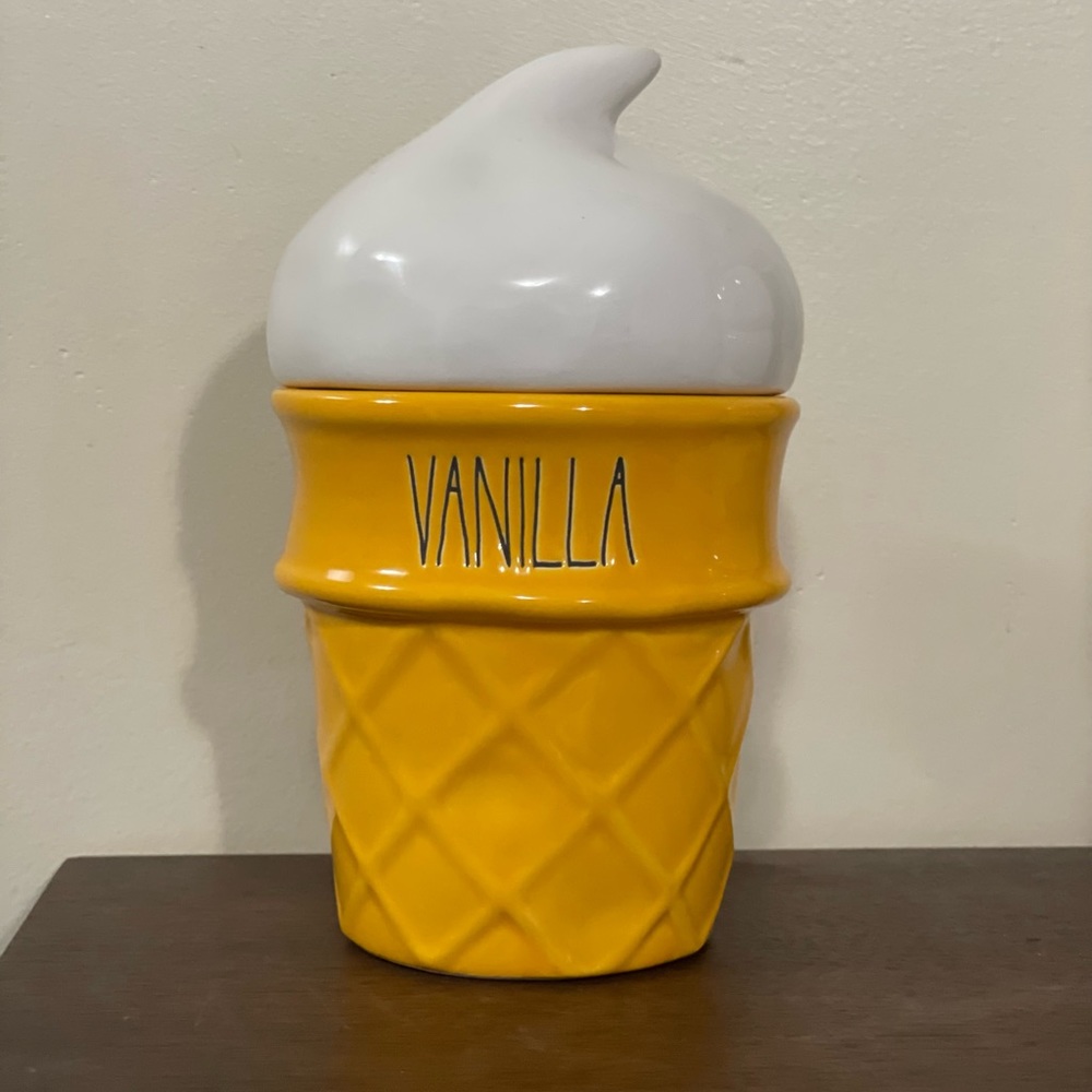 Rae Dunn vanilla candle/canister